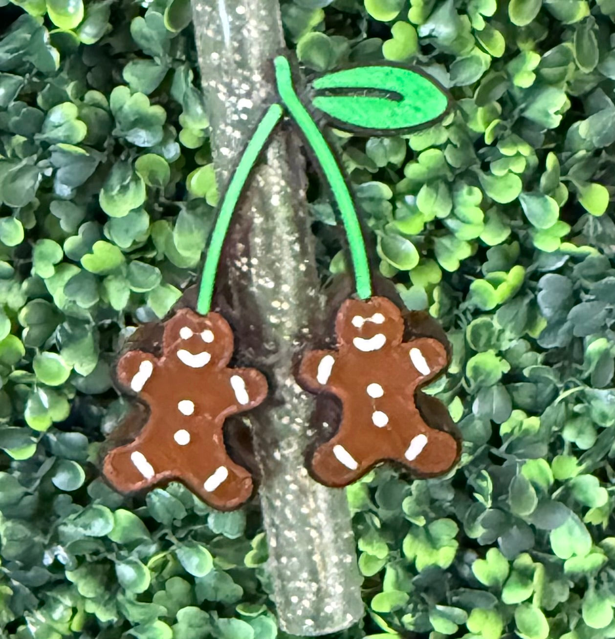 GINGERBREAD CHERRIES STRAW TOPPER