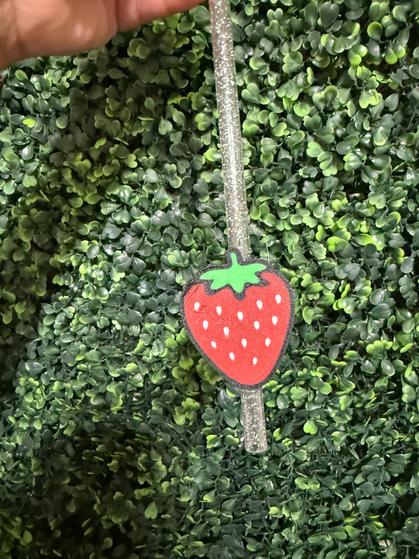 STRAWBERRY STRAW TOPPER